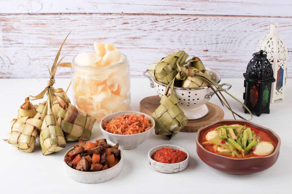 Makanan berlemak dan karbohidrat berlebihan dan tinggi garam bikin kolesterol