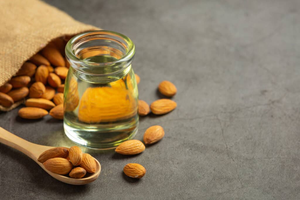 Almond mengandung lemak baik