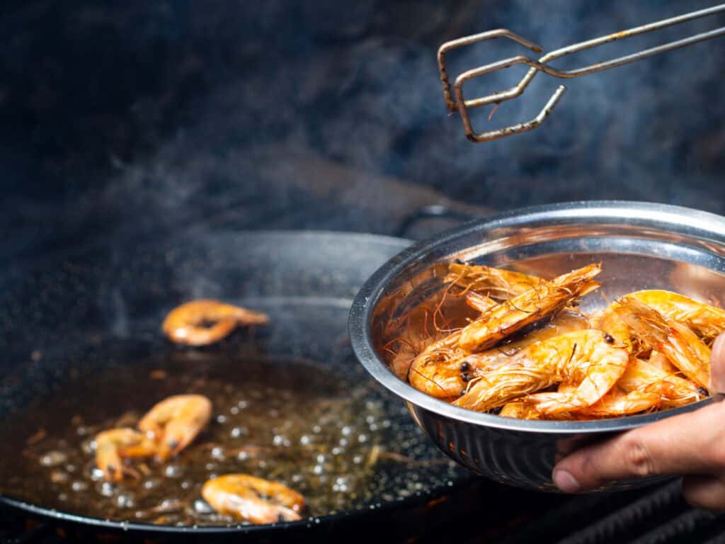 Hindari konsumsi seafood yang digoreng karena lemak jenuhnya naik dan kalorinya naik berlipat