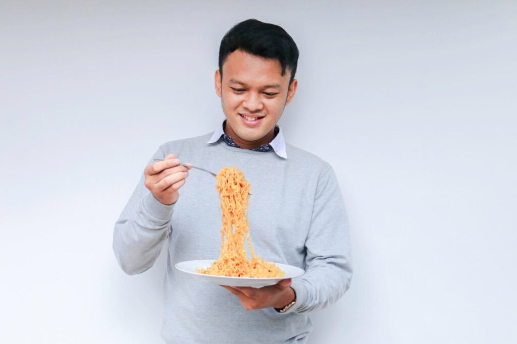 Mie biasa dengan bahan utama tepung terigu yang tinggi kalori dan bumbu yang tidak sehat