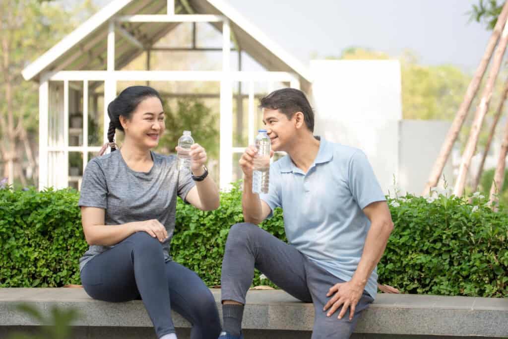 Jangan lupa penuhi kebutuhan cairan dan olahraga ringan selama liburan