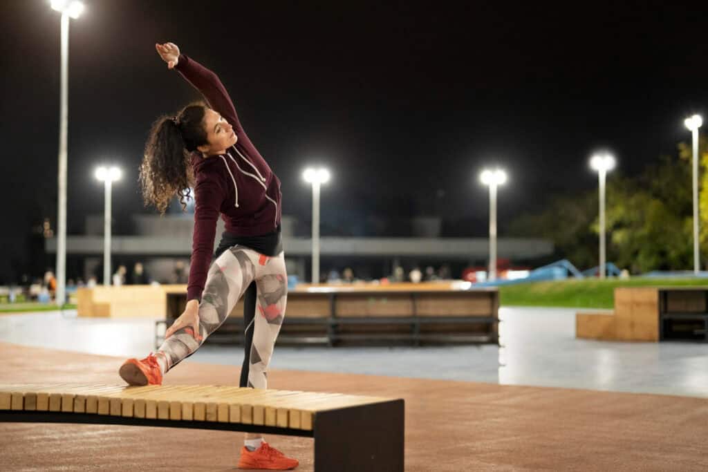 Lakukan pemanasan dan pendinginan yang cukup setiap berolahraga