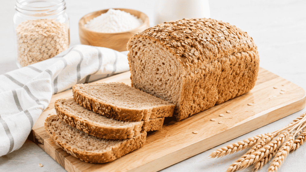 Roti whole wheat mengandung serat lebih tinggi dibanding roti putih