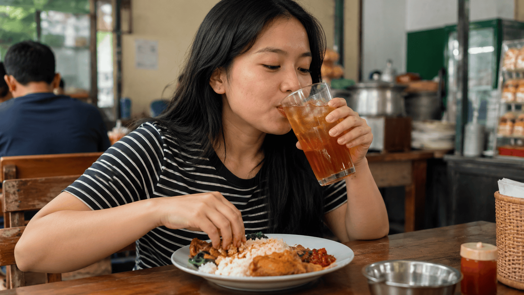 Minum Teh Setelah Makan Bikin Zat Besi Susah Diserap